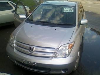 2002 Toyota ist Pictures