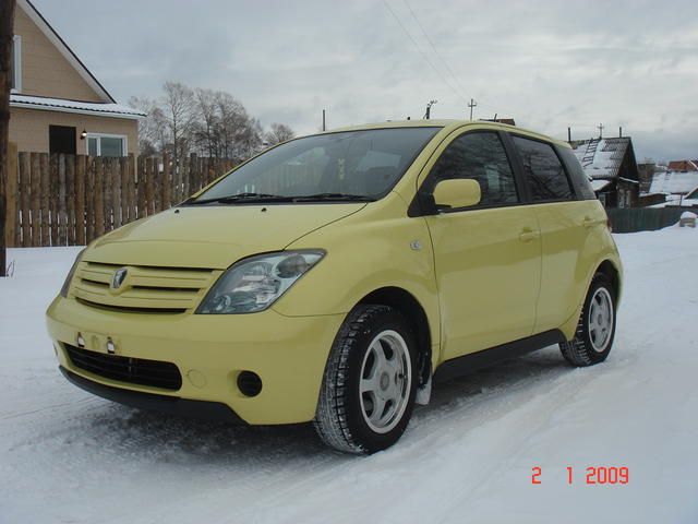 2003 Toyota ist