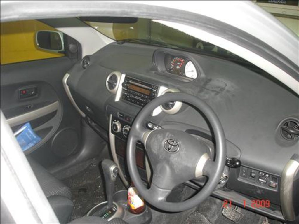 2003 Toyota ist