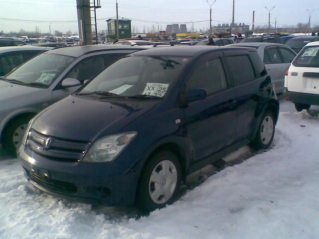 2003 Toyota ist