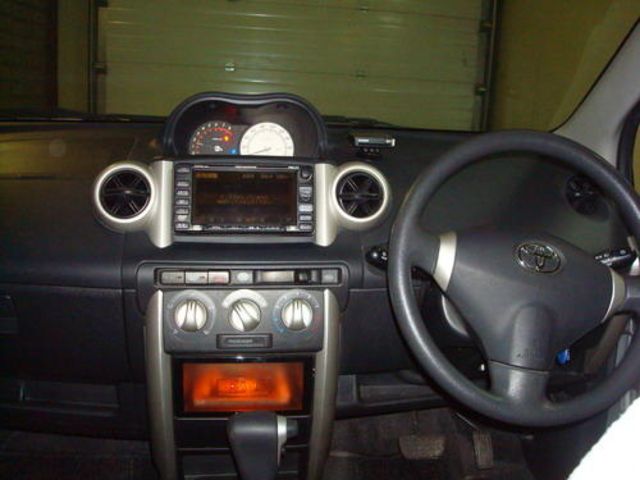 2003 Toyota ist