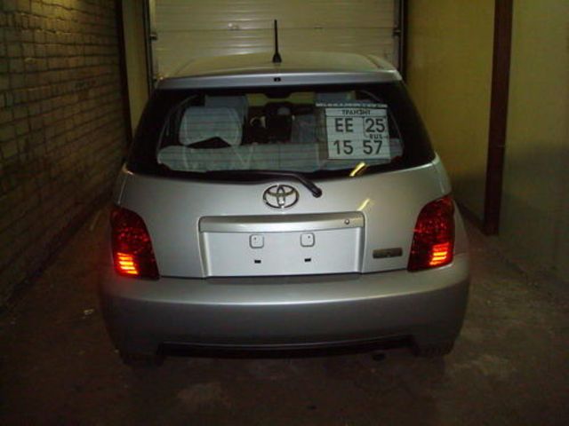 2003 Toyota ist