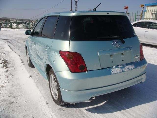 2003 Toyota ist