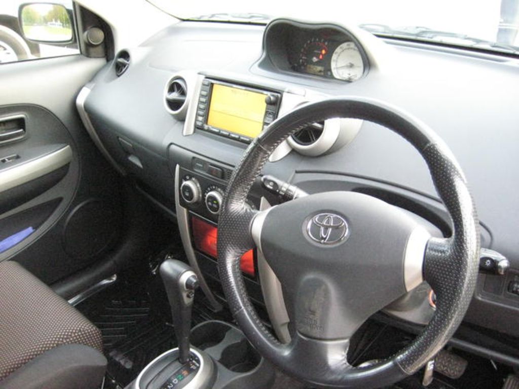 2003 Toyota ist