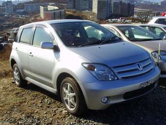 2003 Toyota ist Photos