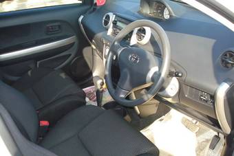 2003 Toyota ist Photos