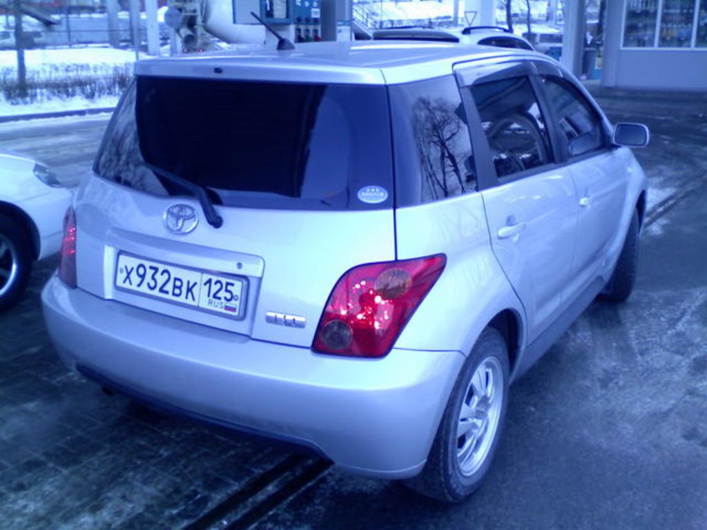 2004 Toyota ist