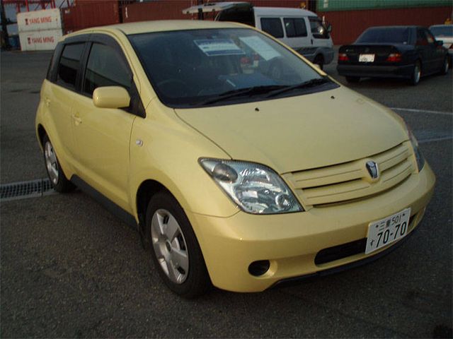 2004 Toyota ist