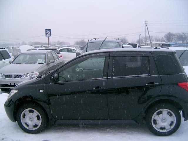 2004 Toyota ist