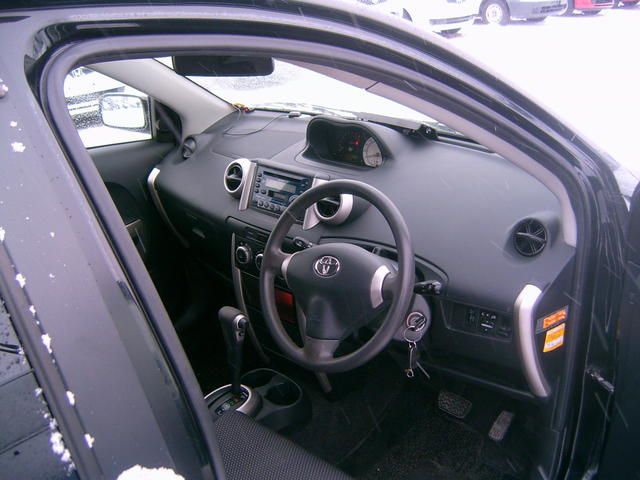 2004 Toyota ist