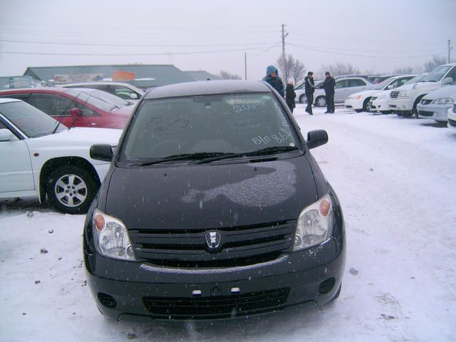 2004 Toyota ist
