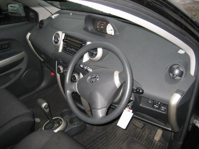 2004 Toyota ist