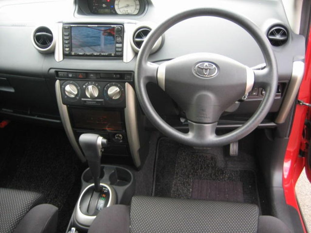 2004 Toyota ist