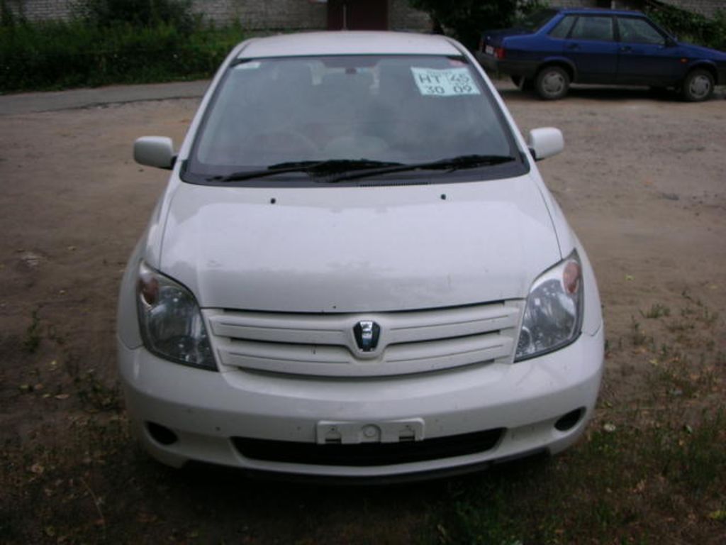 2004 Toyota ist