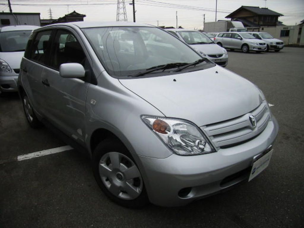 2004 Toyota ist