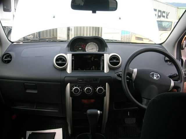 2004 Toyota ist