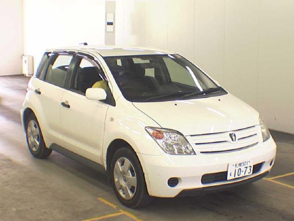 2004 Toyota ist