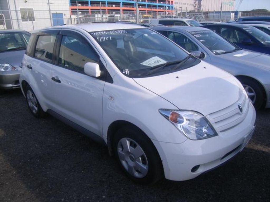 2004 Toyota ist