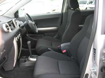 2004 Toyota ist Photos