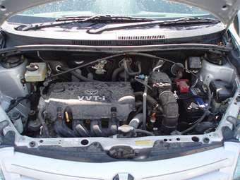 2004 Toyota ist Photos