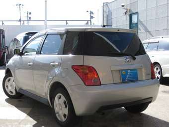 2004 Toyota ist Pics