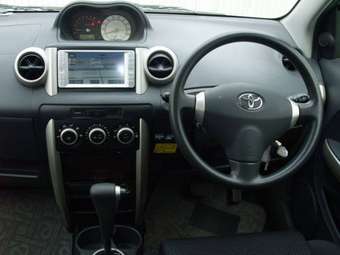 2004 Toyota ist Photos