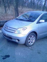 2004 Toyota ist Photos