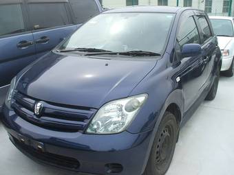 2004 Toyota ist Photos