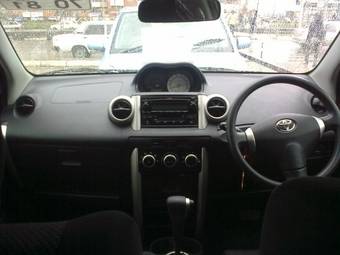 2004 Toyota ist Photos