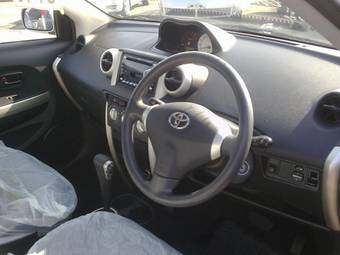 2004 Toyota ist Photos