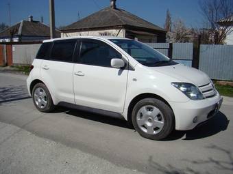 2004 Toyota ist Pictures