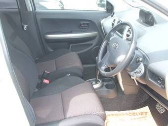 2004 Toyota ist Images