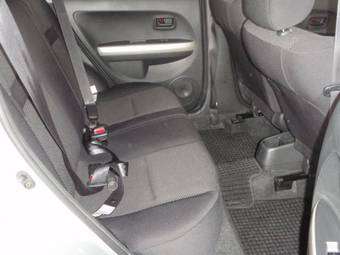 2004 Toyota ist Photos