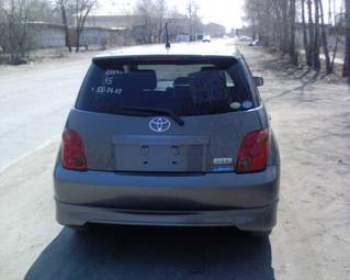 2004 Toyota ist Photos