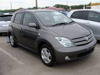 2004 Toyota ist Photos