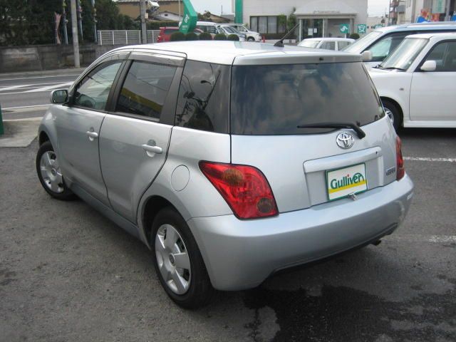 2005 Toyota ist