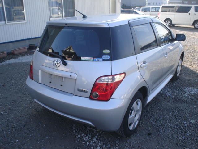 2005 Toyota ist