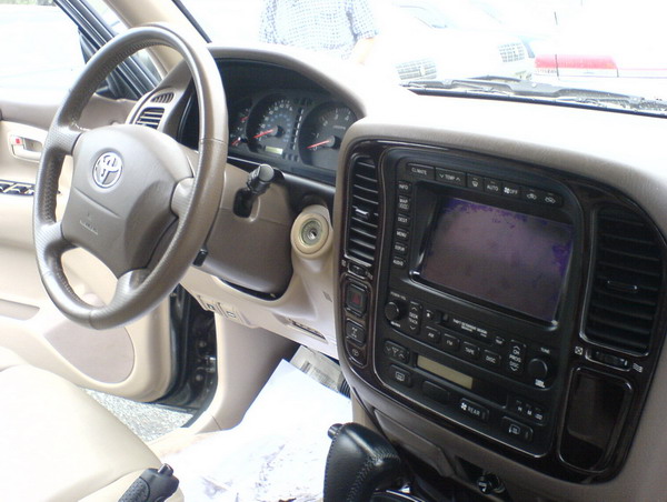 2002 Toyota Land Cruiser Photos