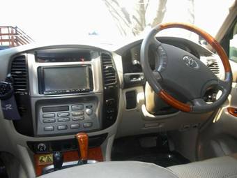 2002 Toyota Land Cruiser Photos
