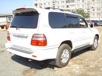 2002 Toyota Land Cruiser Pictures