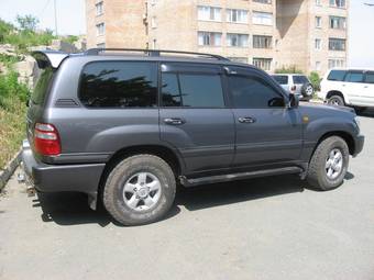 2002 Toyota Land Cruiser Photos