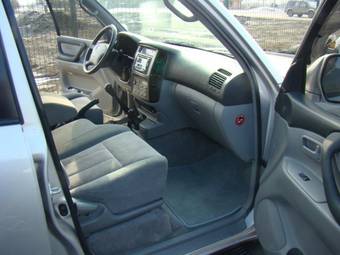 2003 Toyota Land Cruiser Pictures