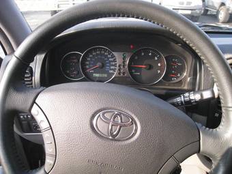 2003 Toyota Land Cruiser Images