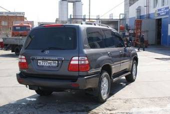 2003 Toyota Land Cruiser Pictures