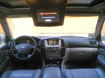 2003 Toyota Land Cruiser Photos