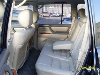2004 Toyota Land Cruiser Pictures
