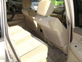 2004 Toyota Land Cruiser Pictures