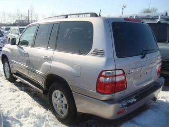 2004 Toyota Land Cruiser Pictures