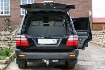 2004 Toyota Land Cruiser Pictures