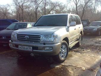 2004 Toyota Land Cruiser Pictures